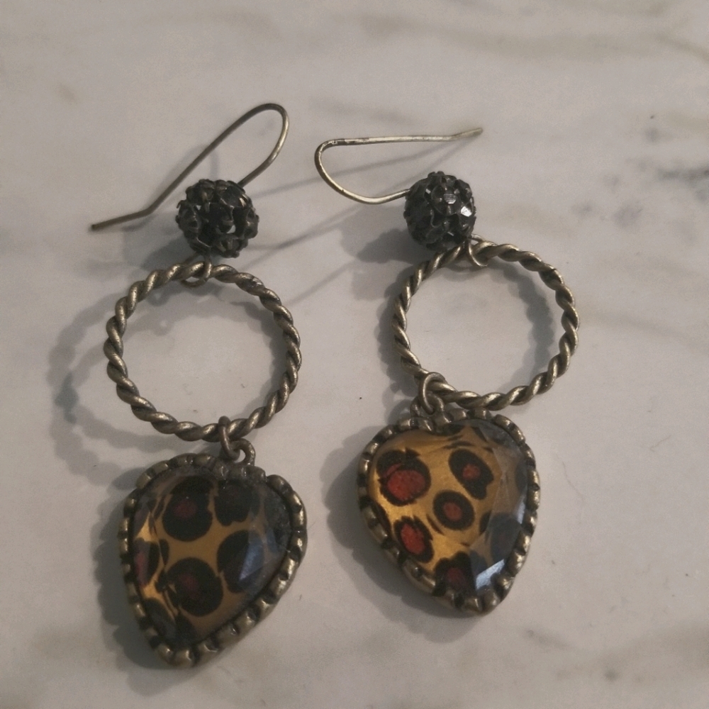 Betsey Johnson dangle heart earrings